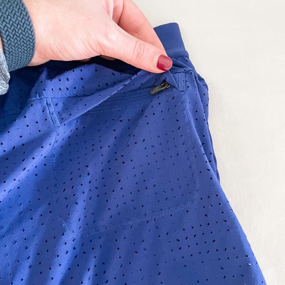 NEW BALANCE Running Shorts (size Medium) - Picture 3 of 3